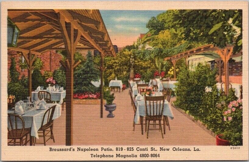 Vintage New Orleans, Louisiana Linen Postcard BROUSSARD\'S RESTAURANT Patio View