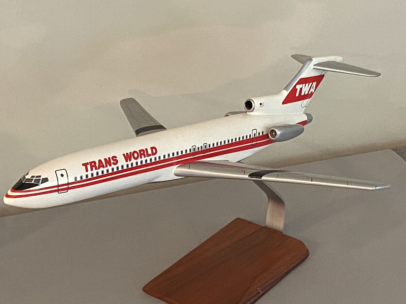 Vintage Trans World TWA Airlines Wood Desk Model 1/100 727 Nice