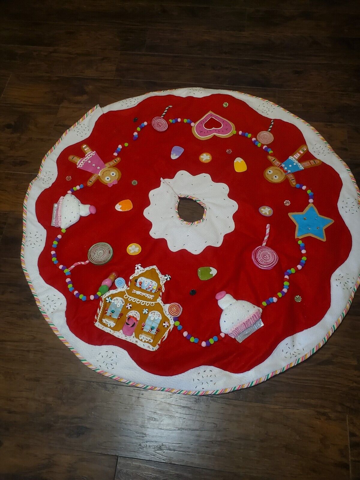 DEPARTMENT 56 GLITTERVILLE CHRISTMAS TREE SKIRT MEASURES 54 INCHES