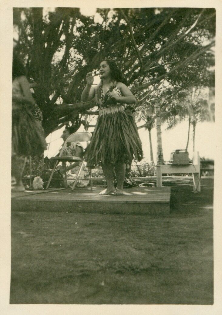 1940\'s WWII USO Kalama Club, Kalama Beach, Hawaii photo #6 Hula Girl, Hula Show