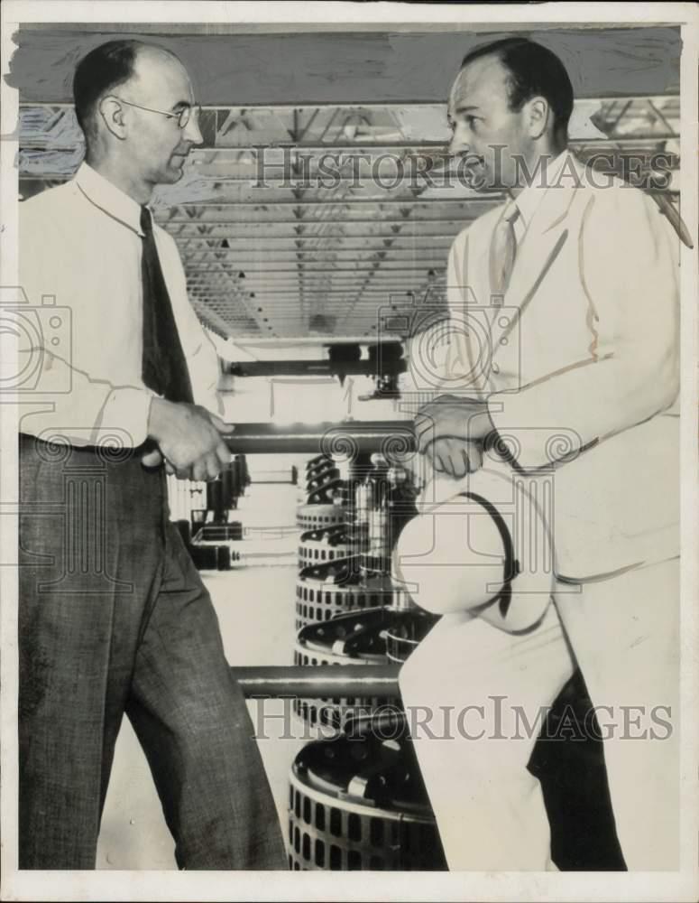1933 Press Photo Llewelyn Evans and David Lilienthal inspect Wilson Dam plant