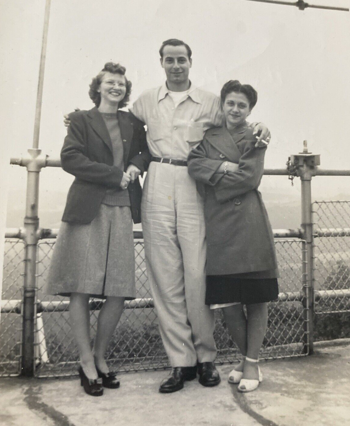1944 Grandview Point Pennsylvania Pretty Women Handsome Man Smoking Photo P12q21