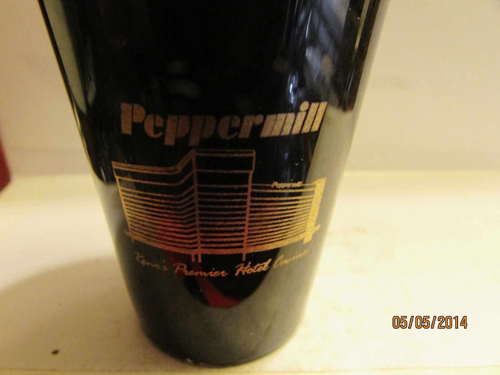 Peppermill Hotel Casino. Reno NV Shot Glasses gold on black -new-Libbey