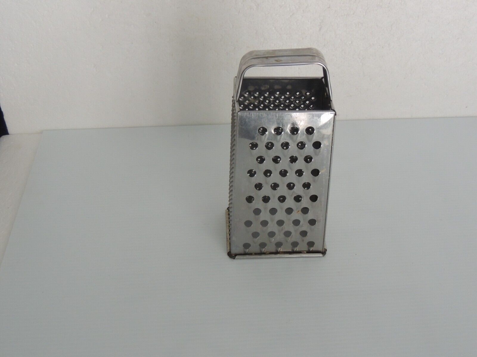 Vintage 9” BROMWELL #119 Metal Cheese Grater Shredder Rustic Primitive Retro USA