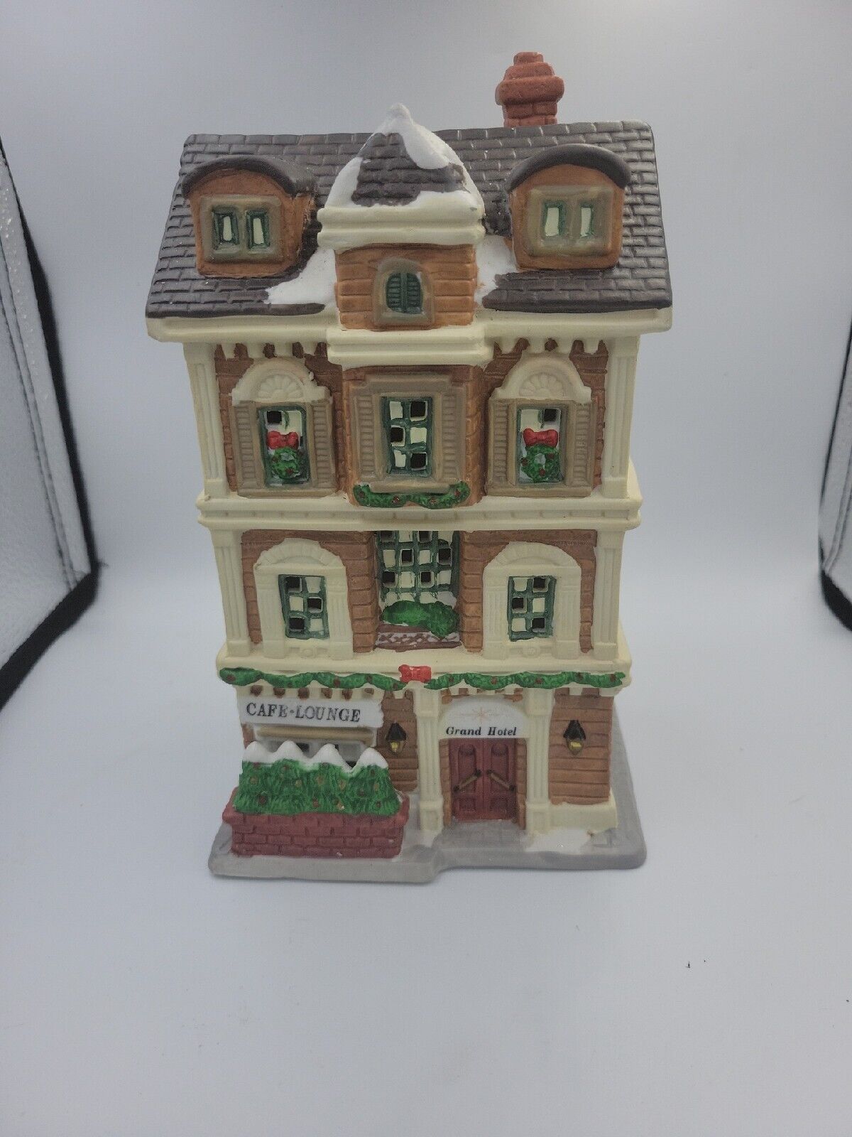 Dickens Keepsake Grand Hotel Christmas Porcelain Lighted House without Box