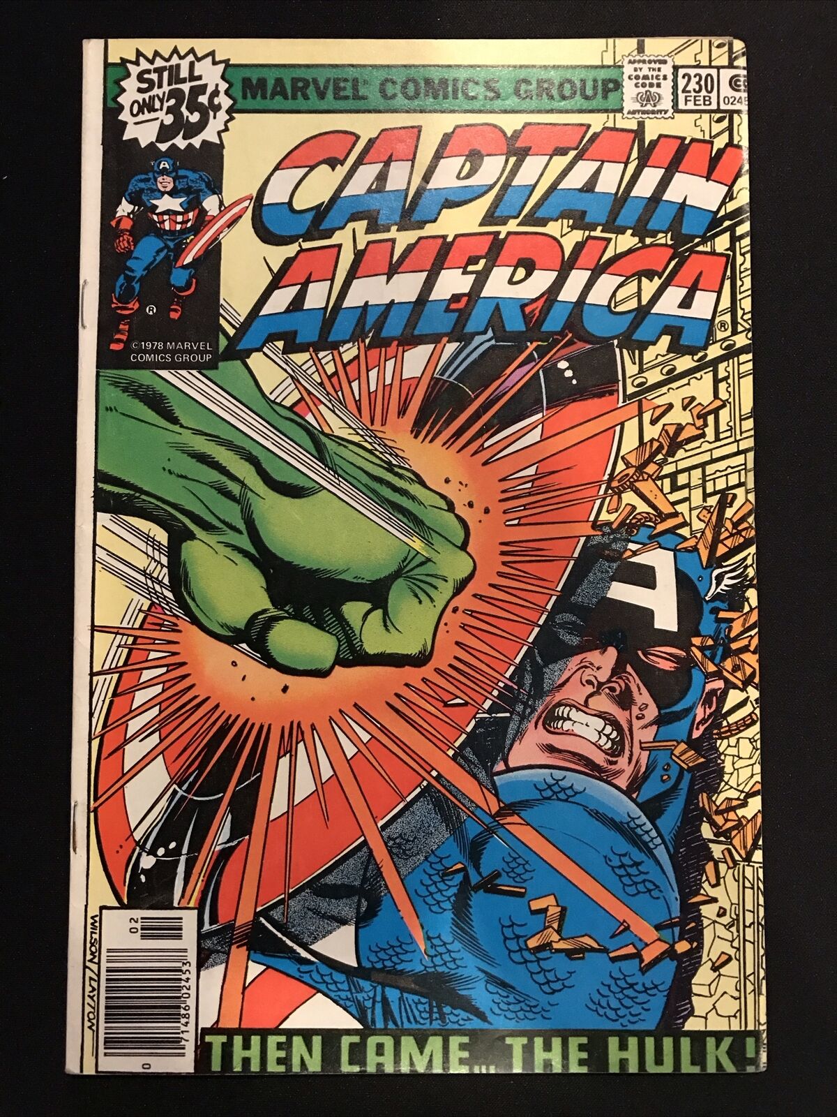 Captain America # 230 1979 Iconic Hulk Vs. Captain America Cover Marvel VF