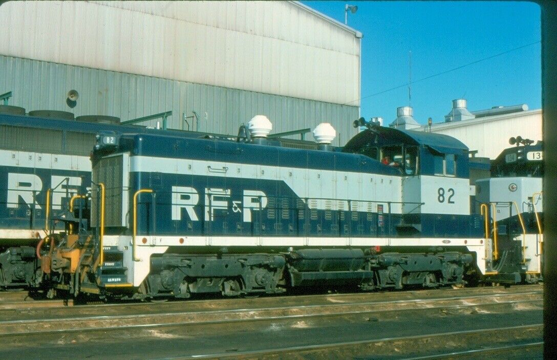 RF&P 82 SW-1200, Richmond, Va, 09/77; Kodachrome Original