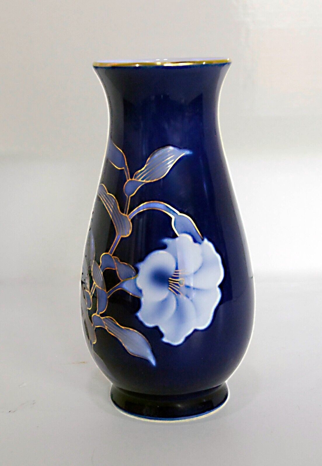 fukagawa orchid cobalt blue vase H:8.5” Vintage