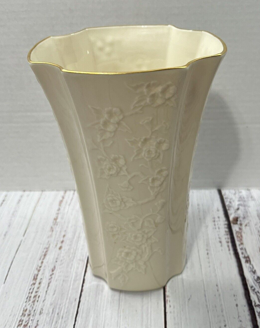 Lenox Legacy Edition Carrington Daffodil Porcelain 8\