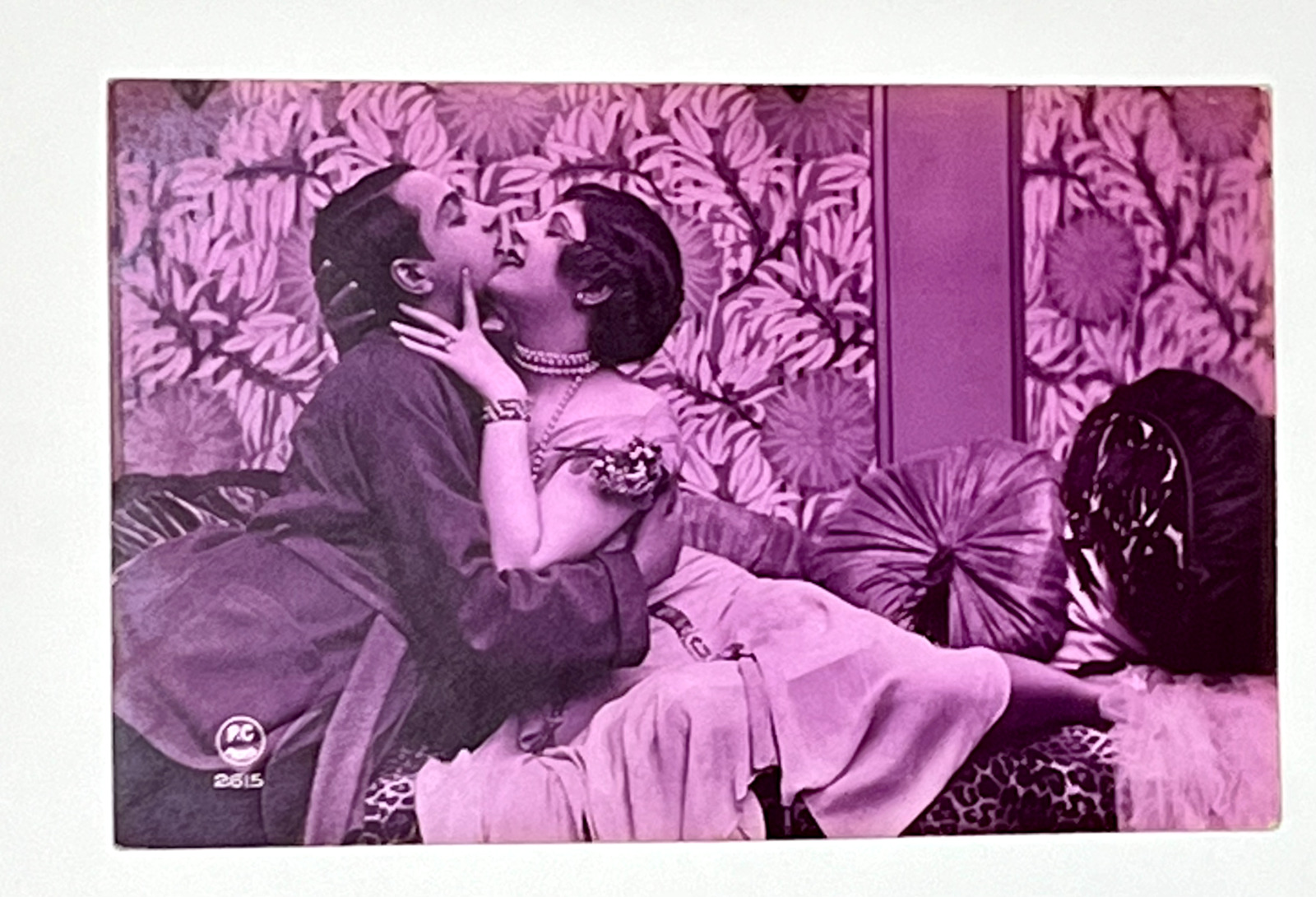 PC Paris 2615 Vintage postcard France, Art Deco romance, purple, 1920's
