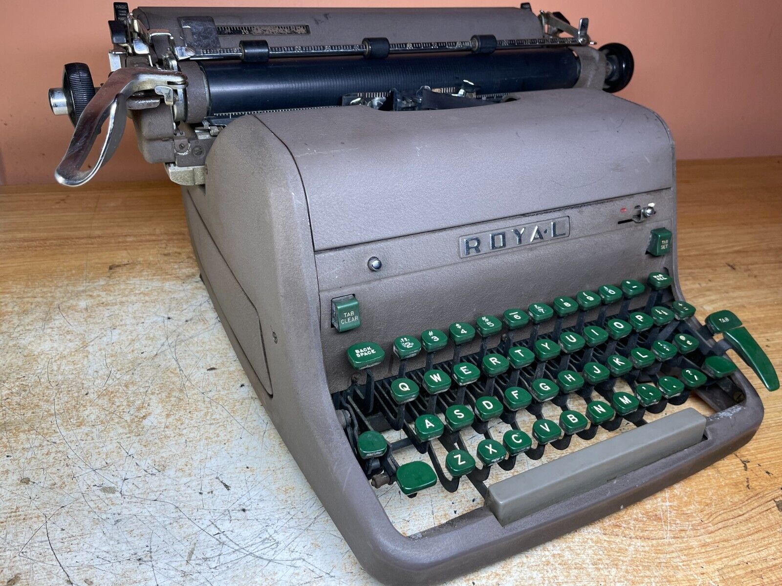 1955 Royal HHE-13 Working Vintage Desktop Typewriter w New Ink