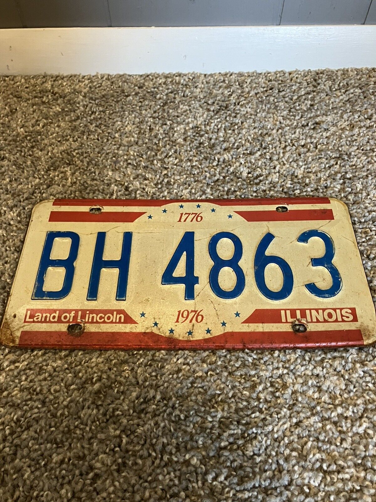 1976 Illinois Bicentennial License Plate BH-4863 Collectible