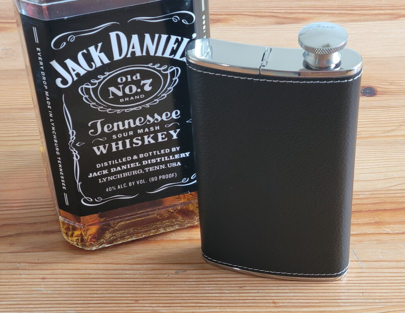 Black Soft Leather Wrap 4 oz. Stainless Steel Flask Build  In Cigar Holder Case