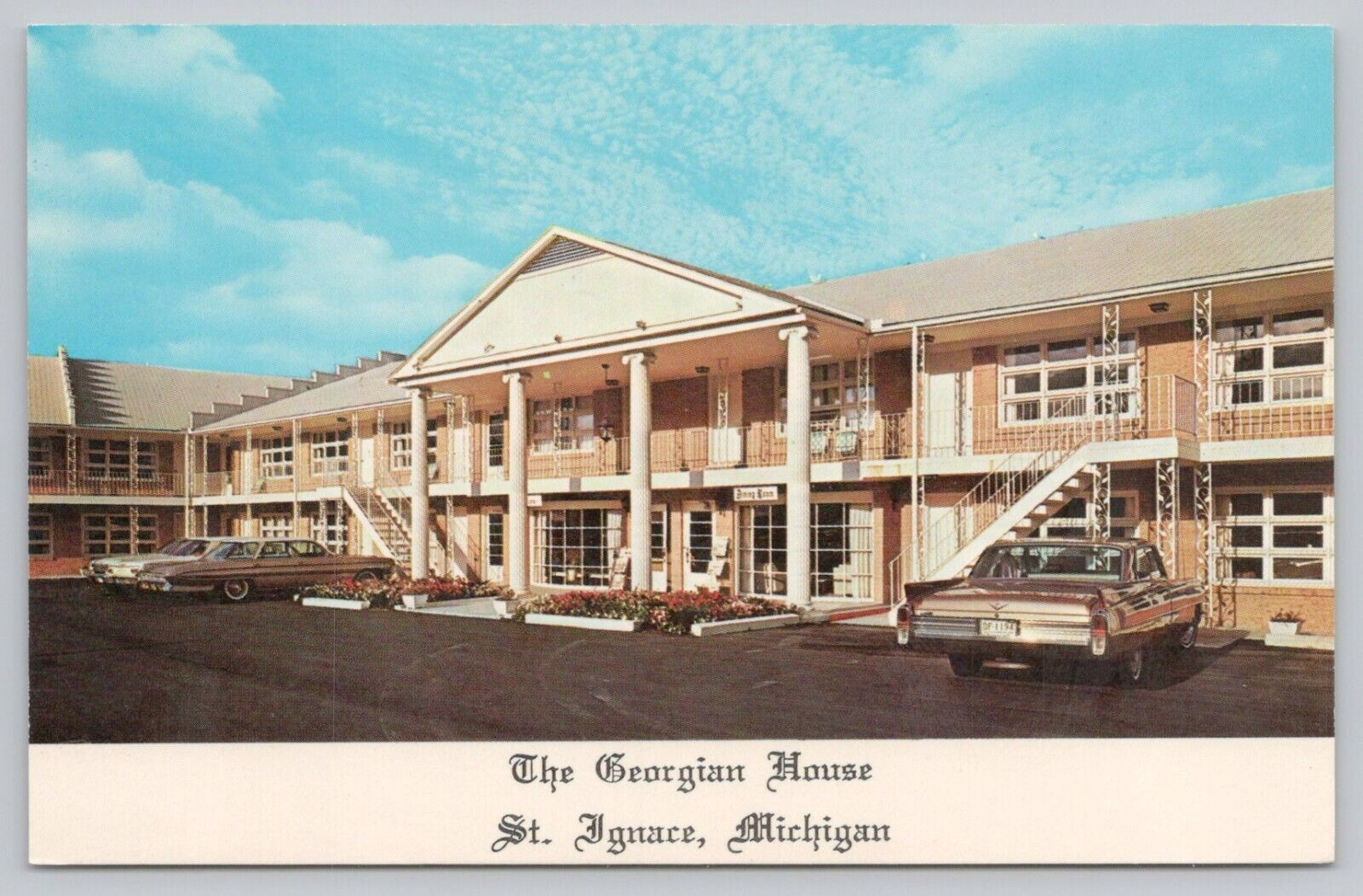 Postcard The Georgian House Motel St. Ignace Michigan, Exterior View c1960s