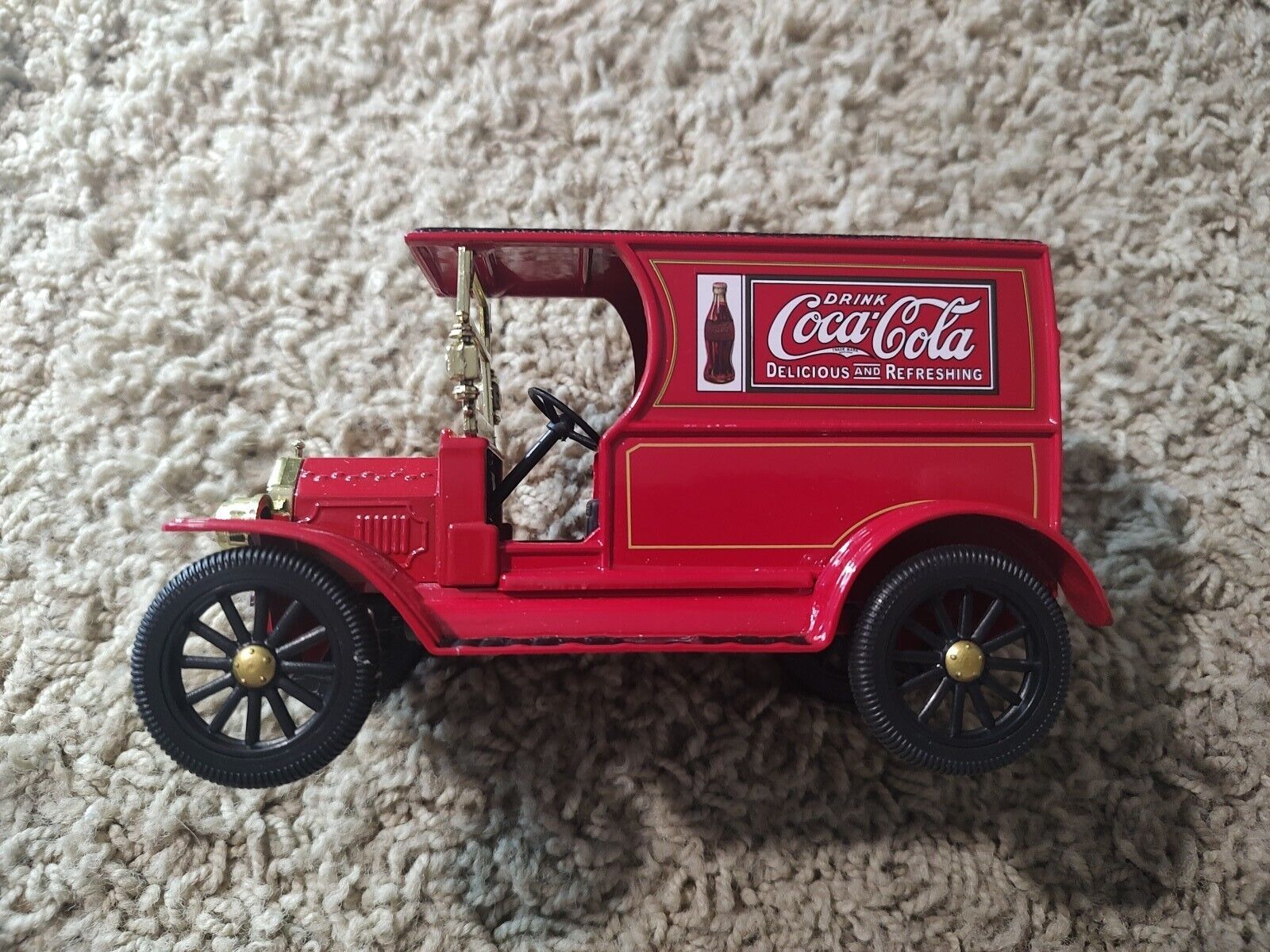 Coca Cola 1917 Ford Model T Cargo Van