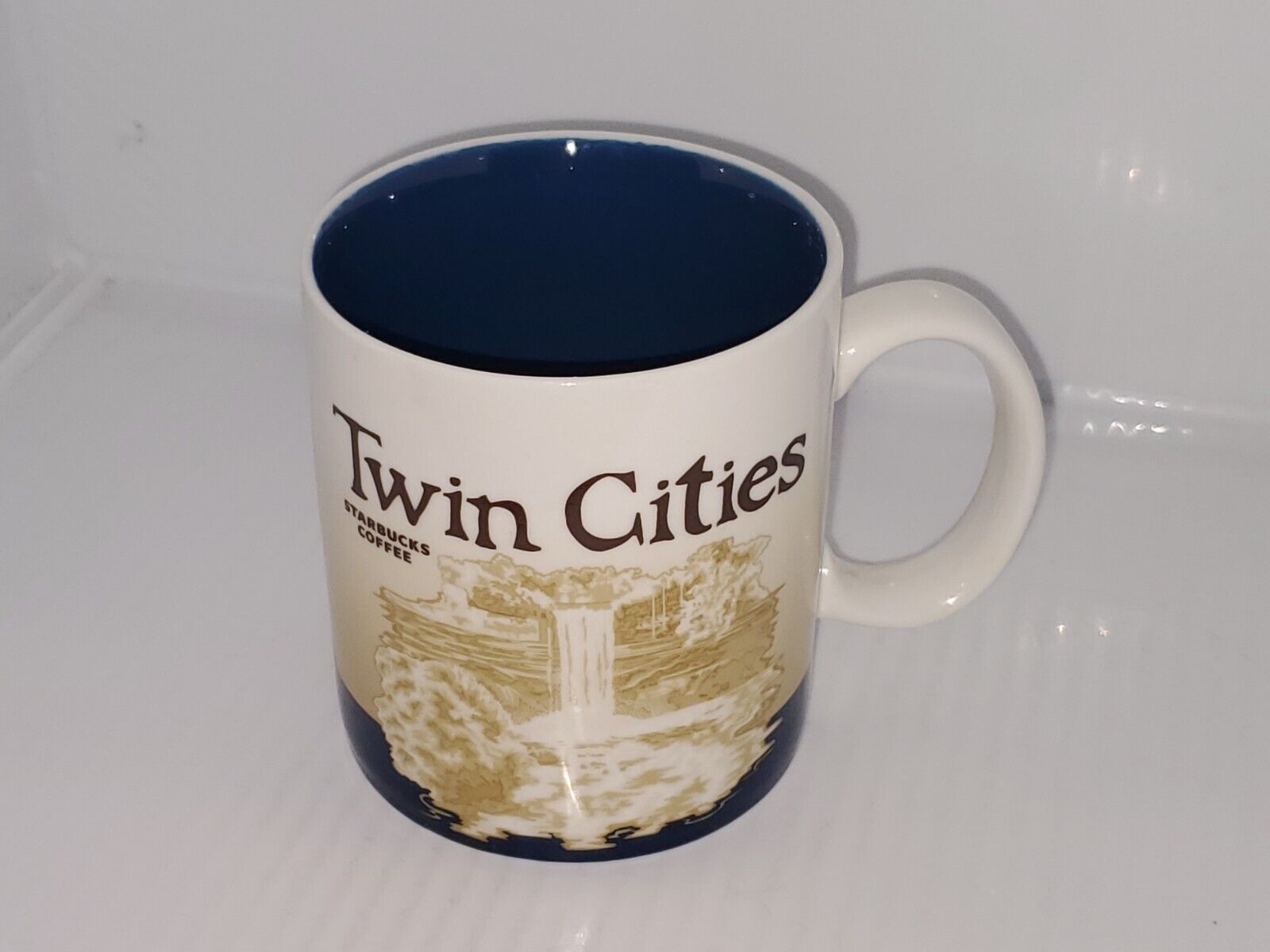 STARBUCKS Collector Series Coffee Cup Mug Twin Cities 2009.NEW