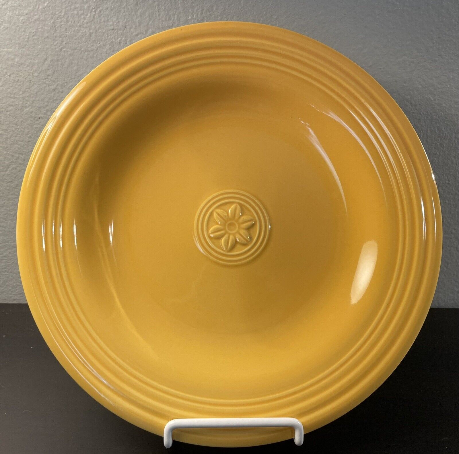 Oneida Petals Marigold Yellow Flower Dinner Plate Discontinued Pattern EUC