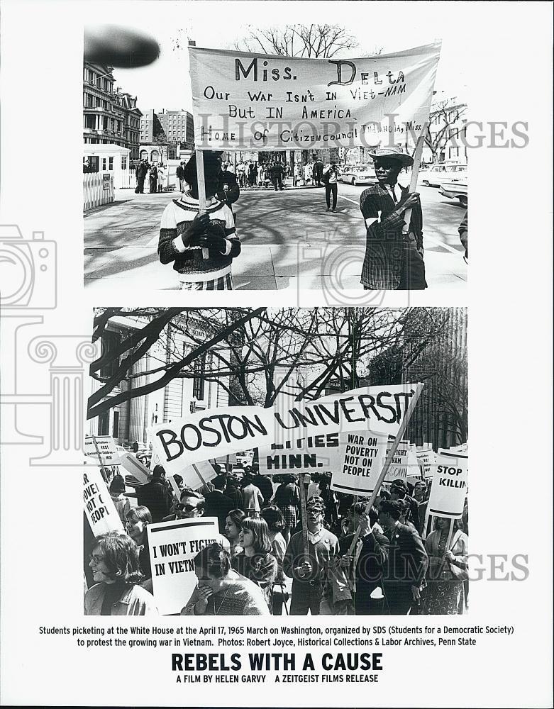 1965 Press Photo Students Picket At White House To Protest War in Vietnam in
