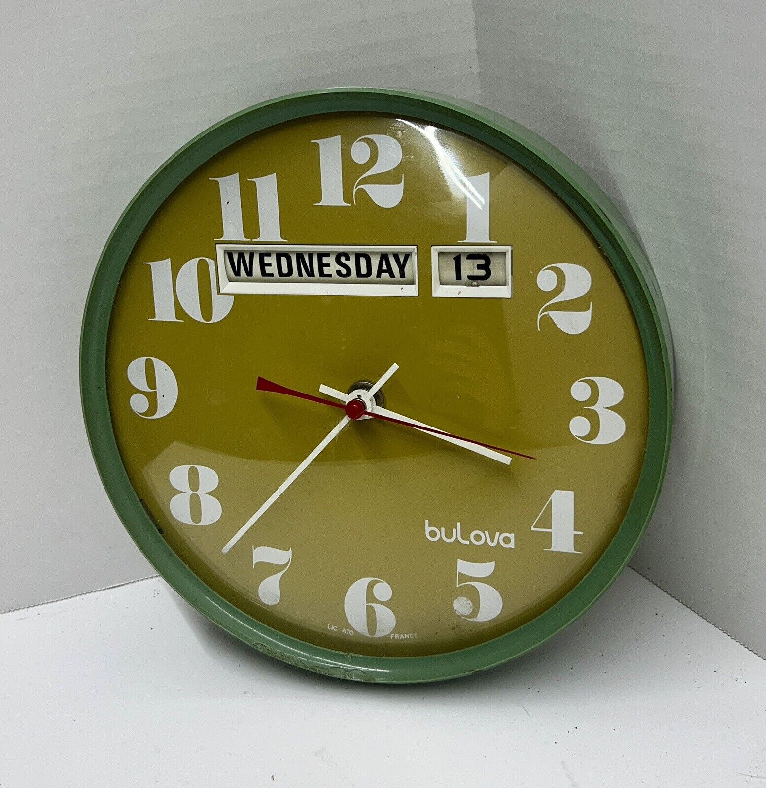Vintage Bulova Wall Clock Day Date Calendar For PARTS or REPAIR