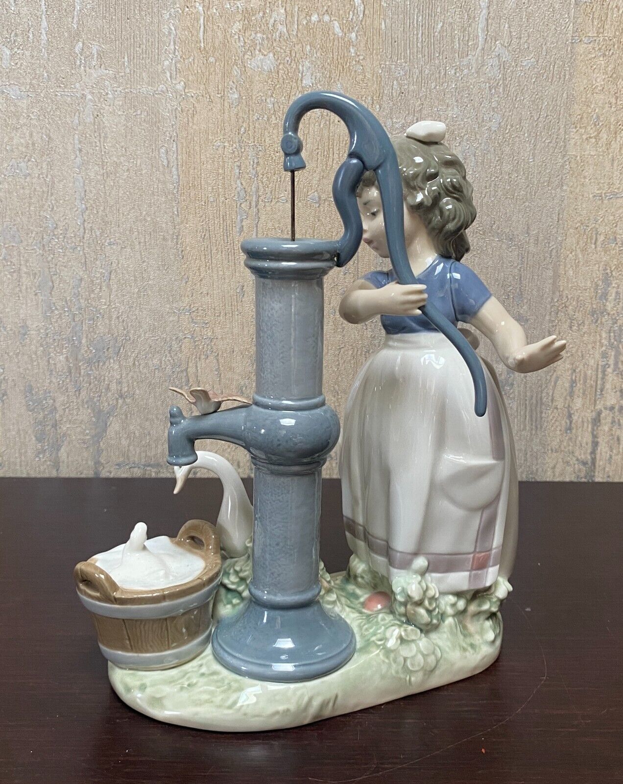Lladro 1985 Figuring #5285 Summer on the Farm Girl Pumping Water