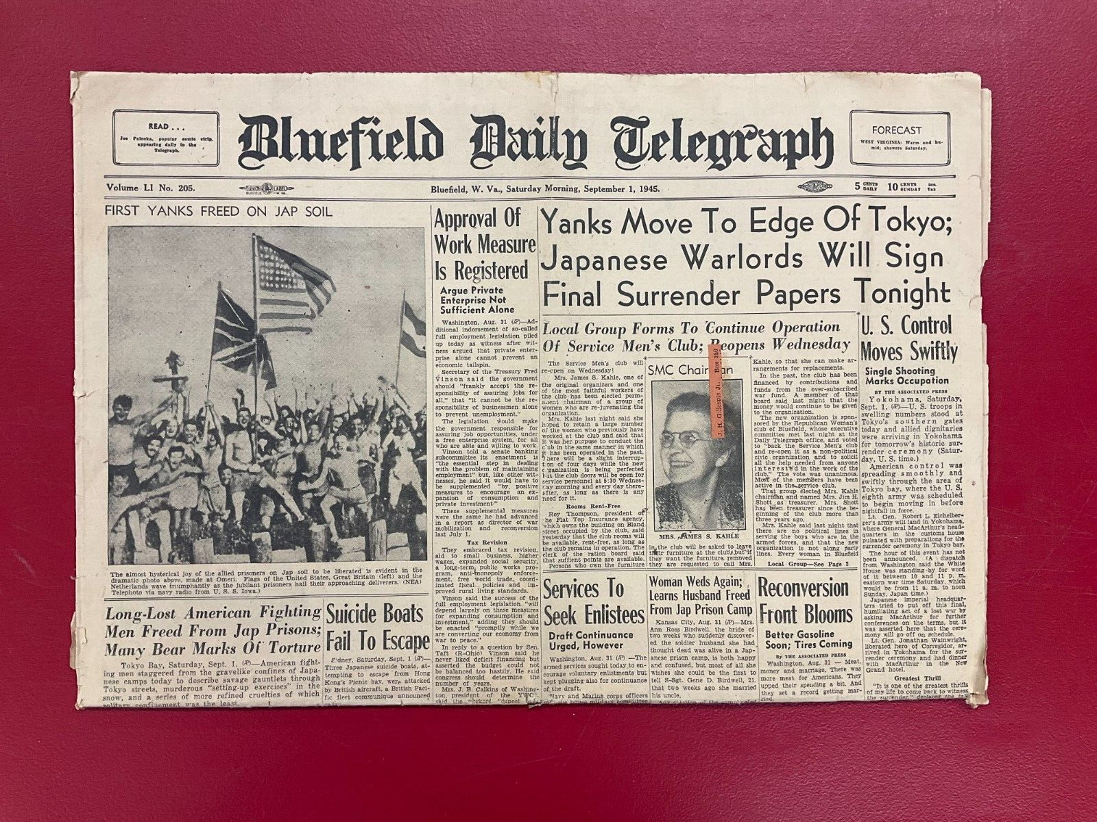Bluefield Daily Telegraph September 1, 1945 - Yanks Move to Edge of Tokyo