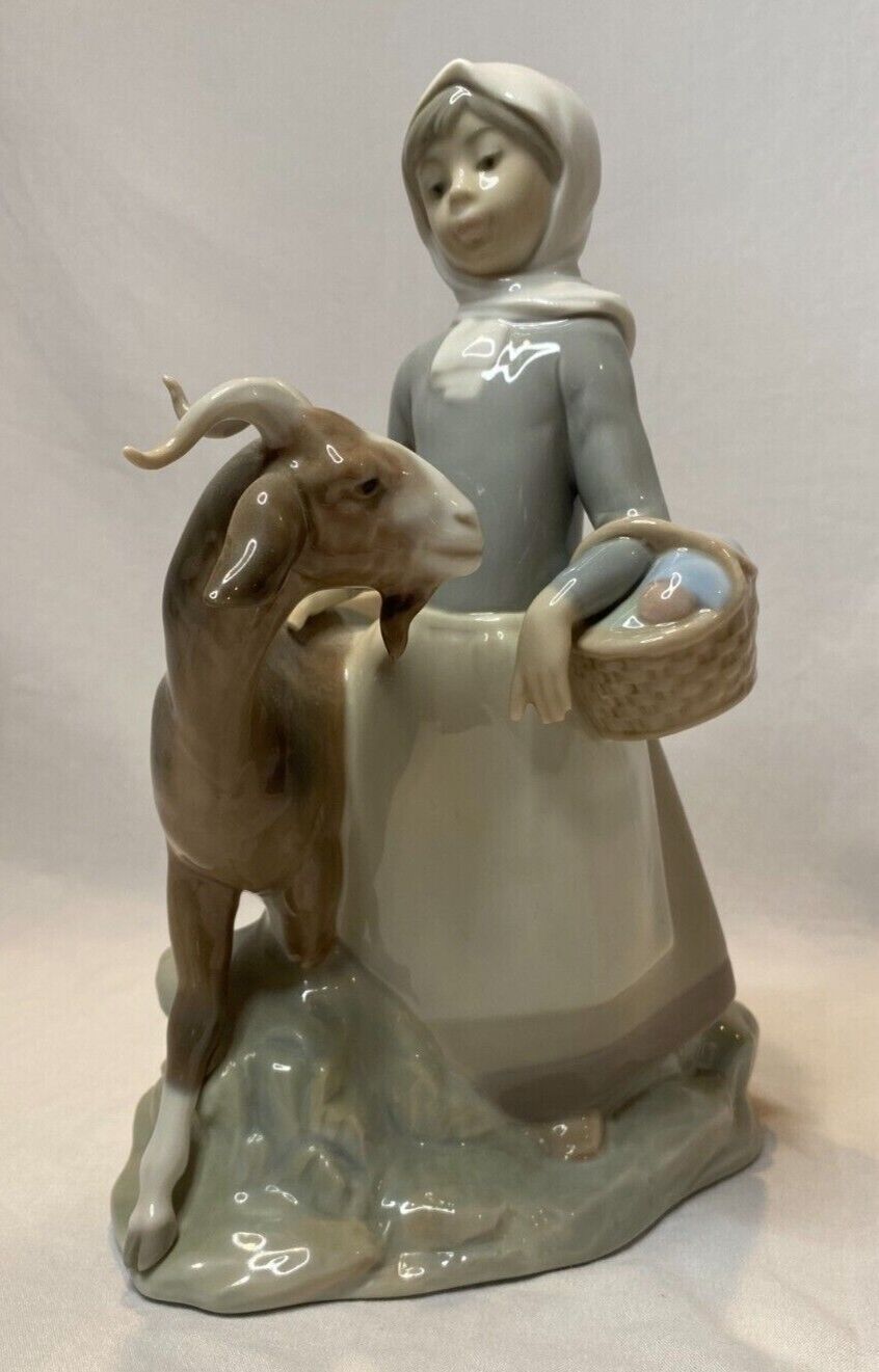 Lladró Little Girl with Goat 4812, Piece is Original Issue 1972, Mint Condition