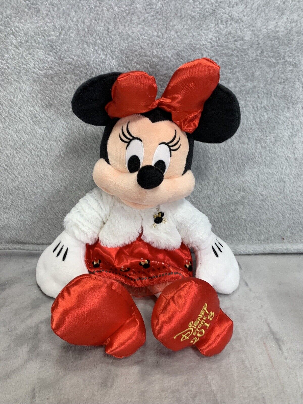 Disney Store 2018 Holiday Minnie Mouse Plush Red Dress White Sweater