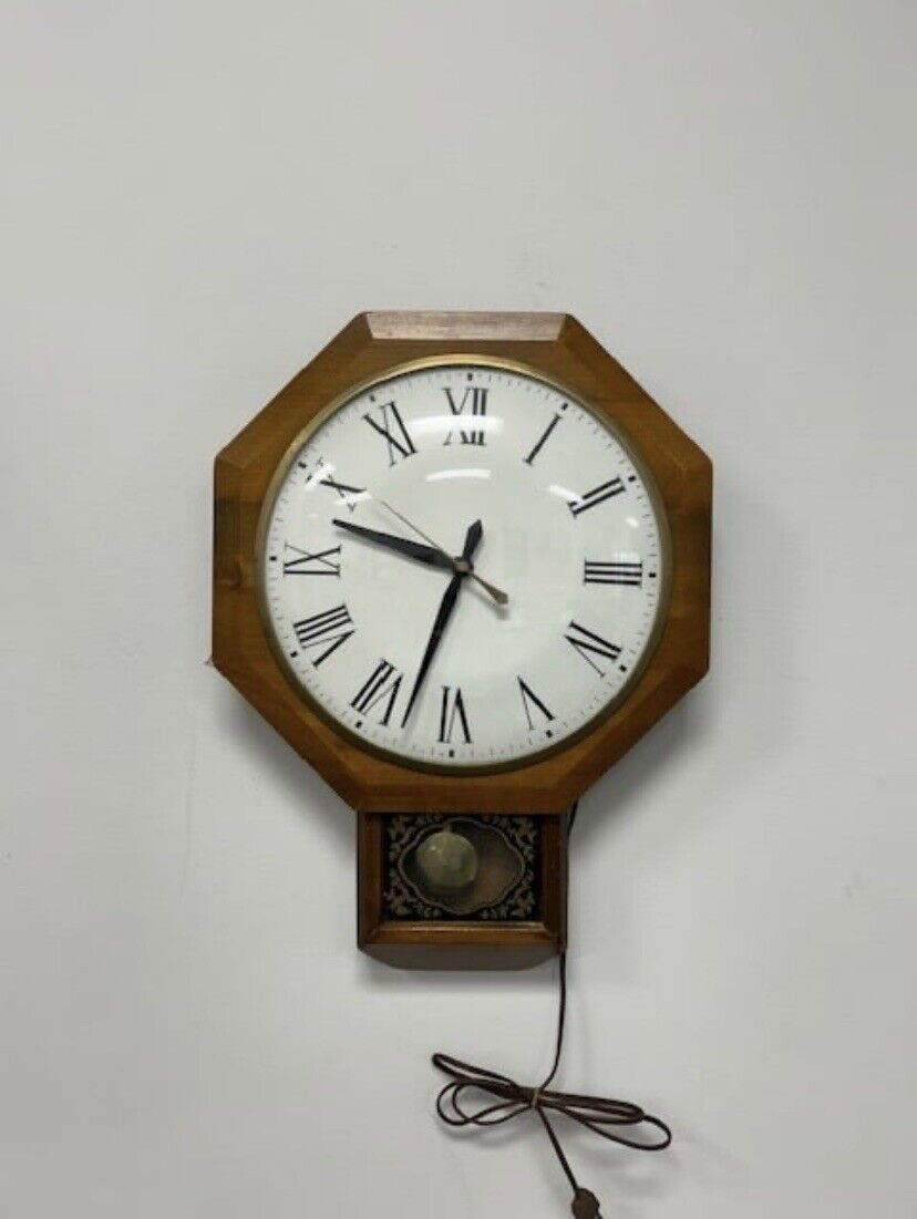 Vintage 1950\'s United Metalworks Wall Electric Wall Clock Model 597 Brooklyn NY