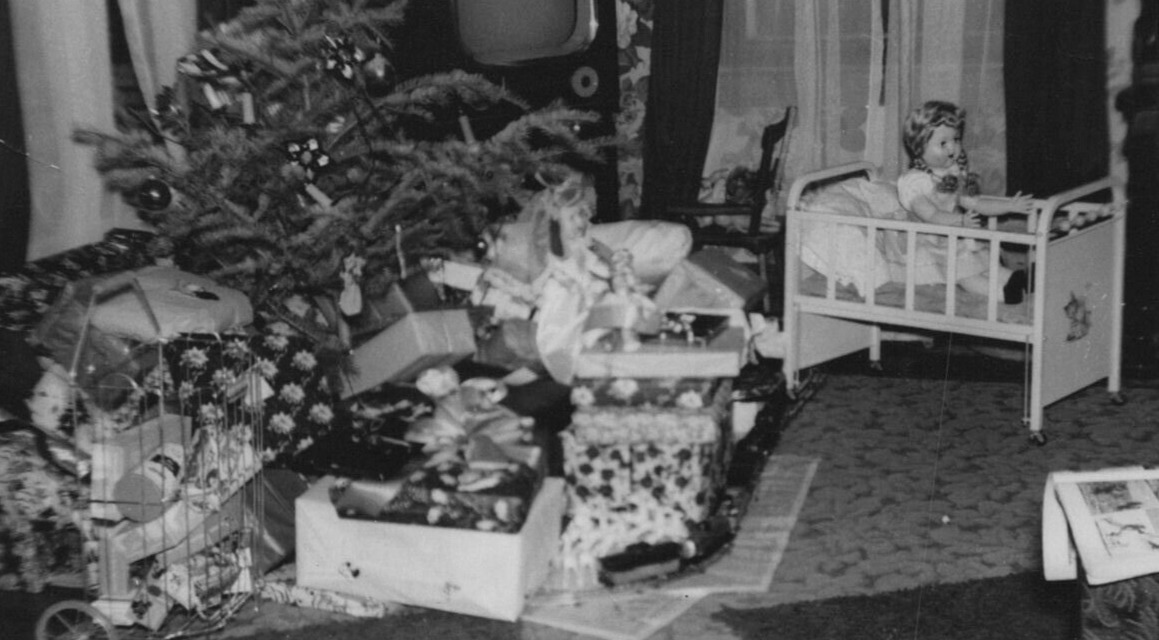 5D Photograph Christmas Morning Gifts Presents Doll Crib Toys 1950's 