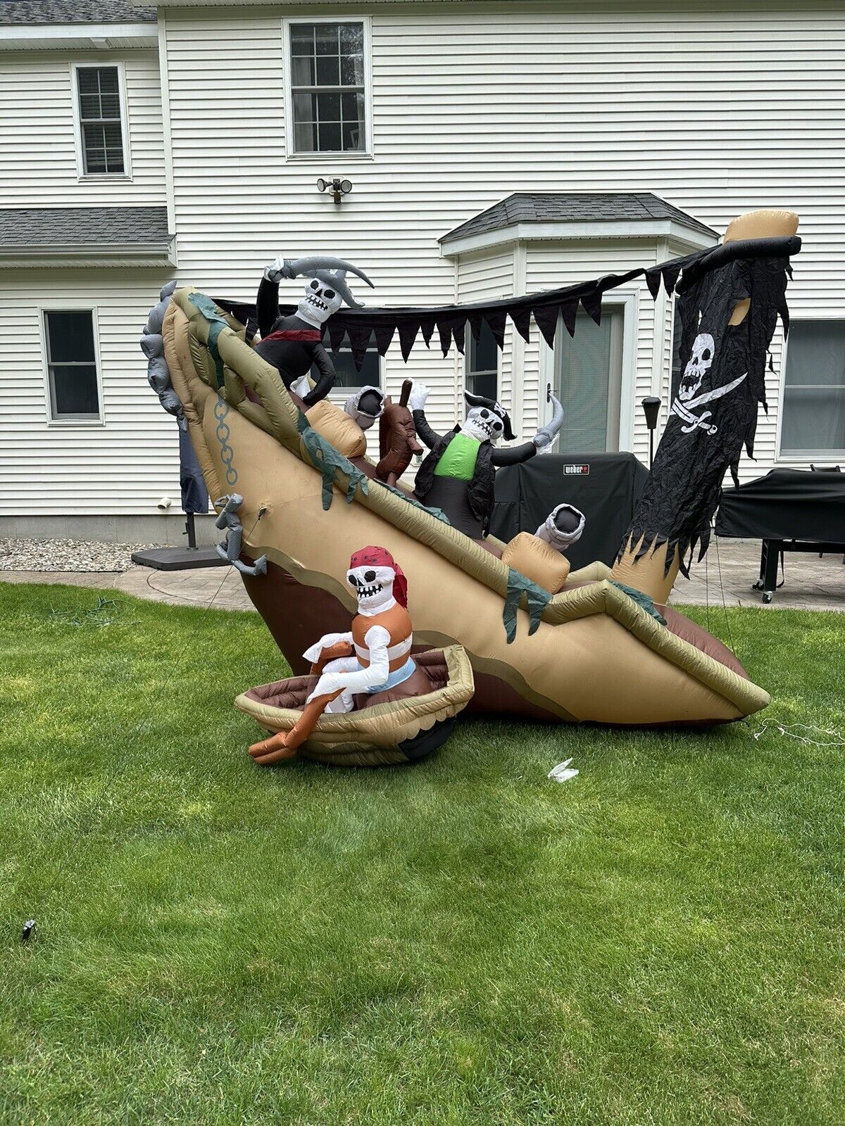 Gemmy Halloween Inflatable 2011 11ft Pirate Ship