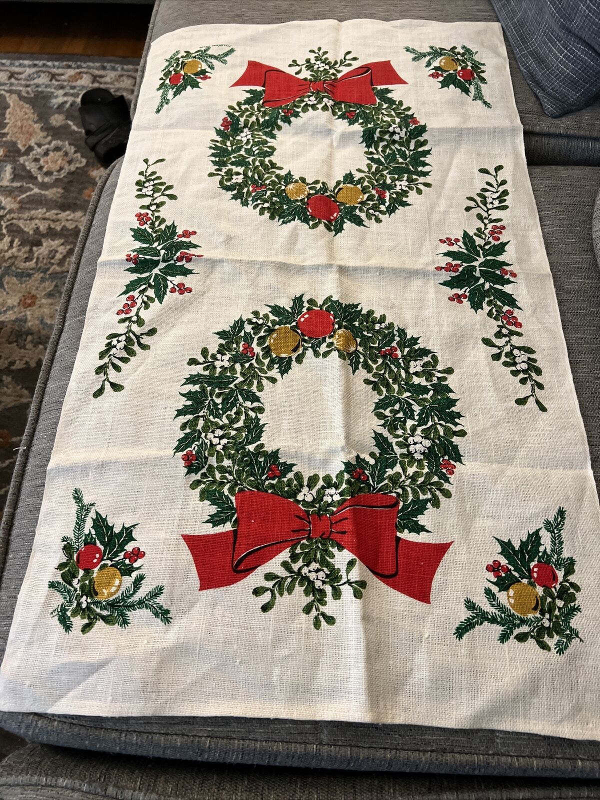 KAY DEE  Vintage Christmas Wreath Linen Kitchen Tea Towel by Madeleine Favre