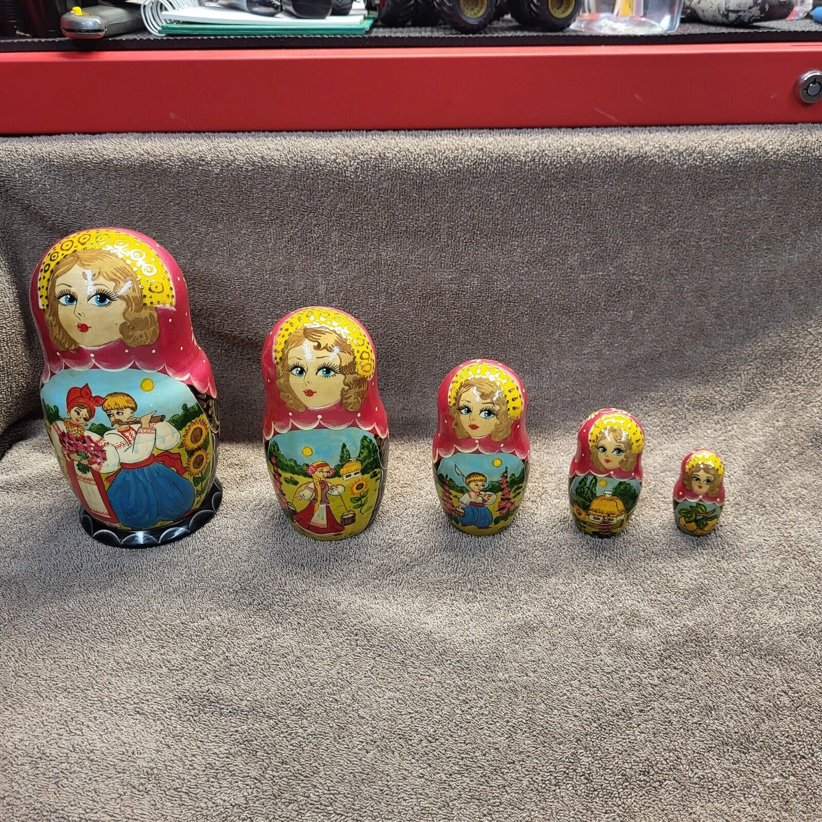 Matrioshka Russian Vintage Authentic Hand painted 5 wooden nesting Dolls