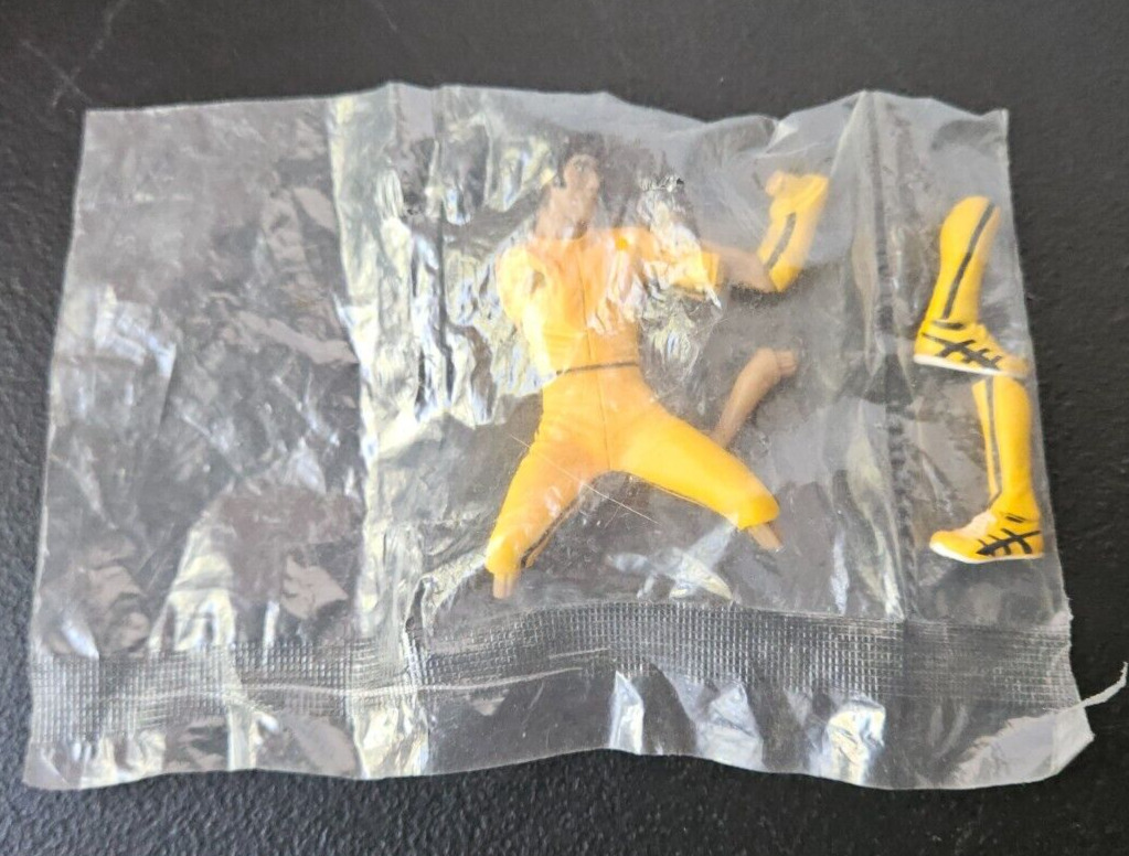 BRUCE LEE, GAME OF DEATH FIGURE. YELLOW JUMP SUIT.