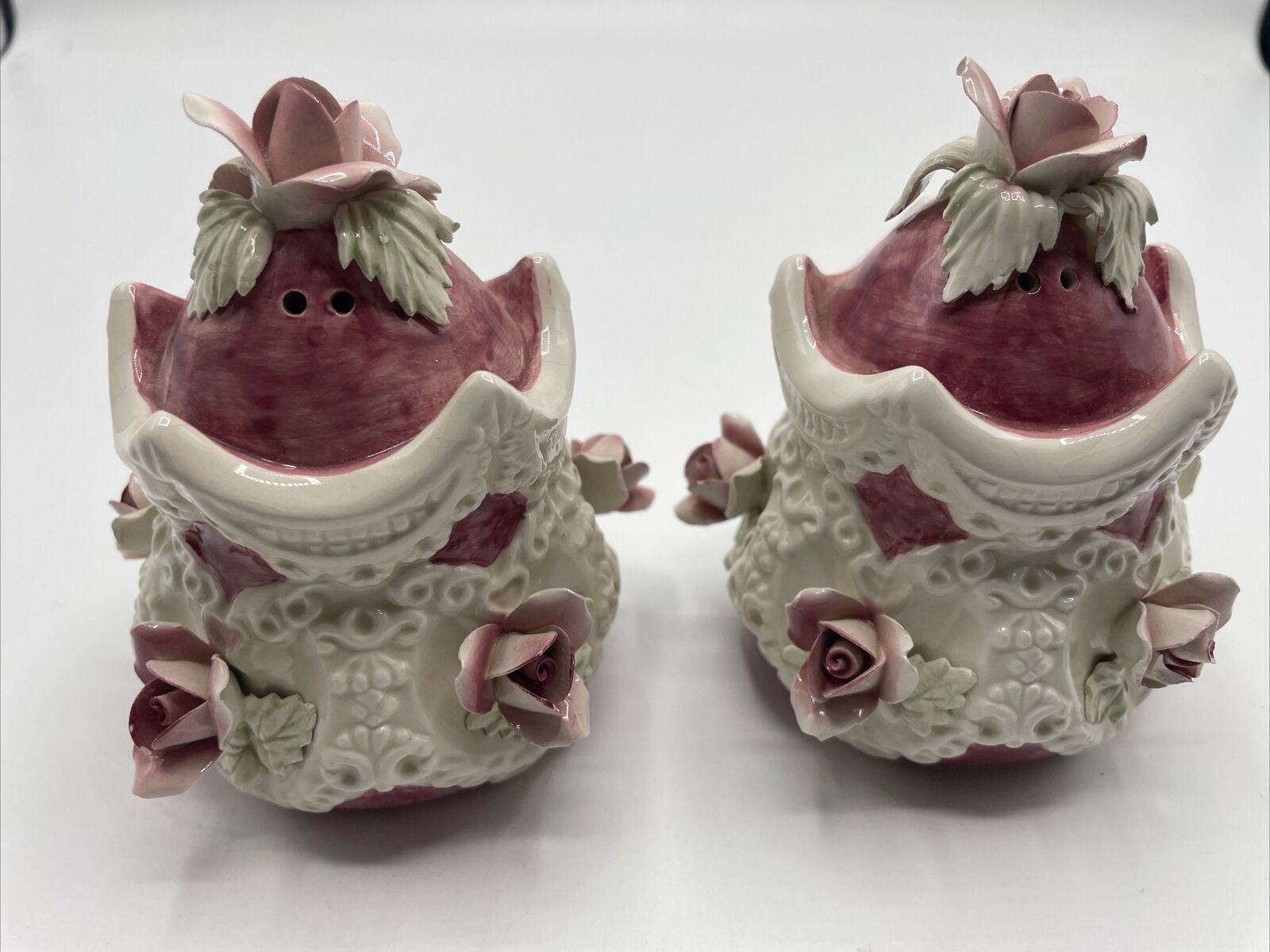 Beautiful Vintage Victorian Style Salt And Pepper  Shakers Flowers Pink