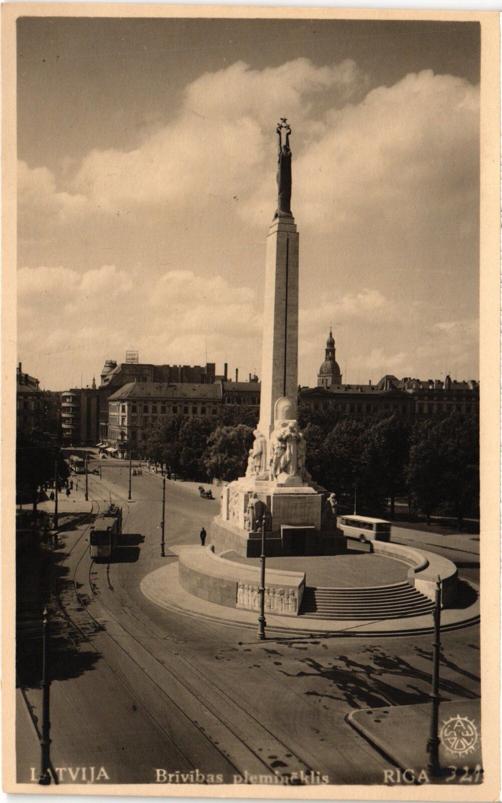 LATVIA LIBERTY MONUMENT LINE PC (a46599)