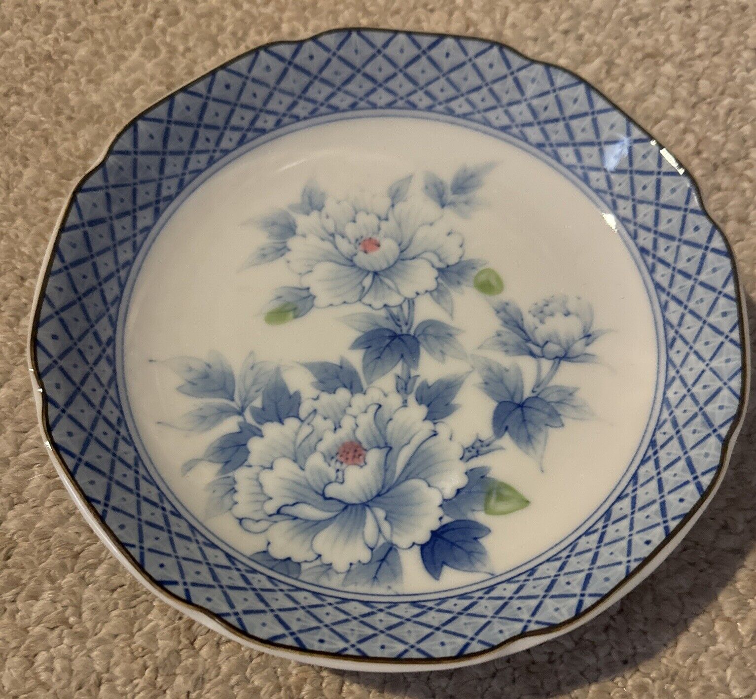 Toyo Japanese small plate. Blue flowers.