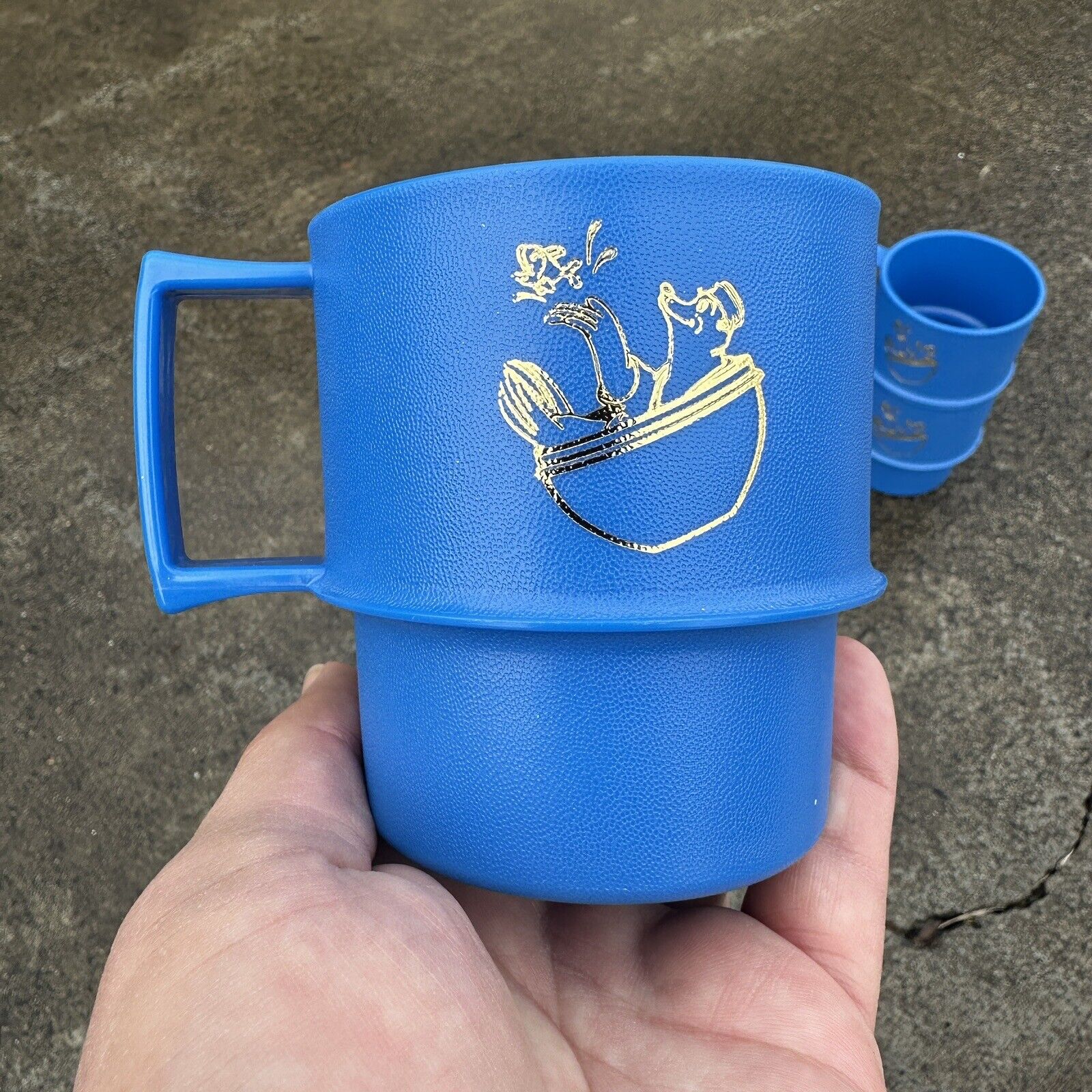 Vintage Tupperware Blue & Gold Seal Fish Coffee Mugs Cups 1312 Stackable Plastic