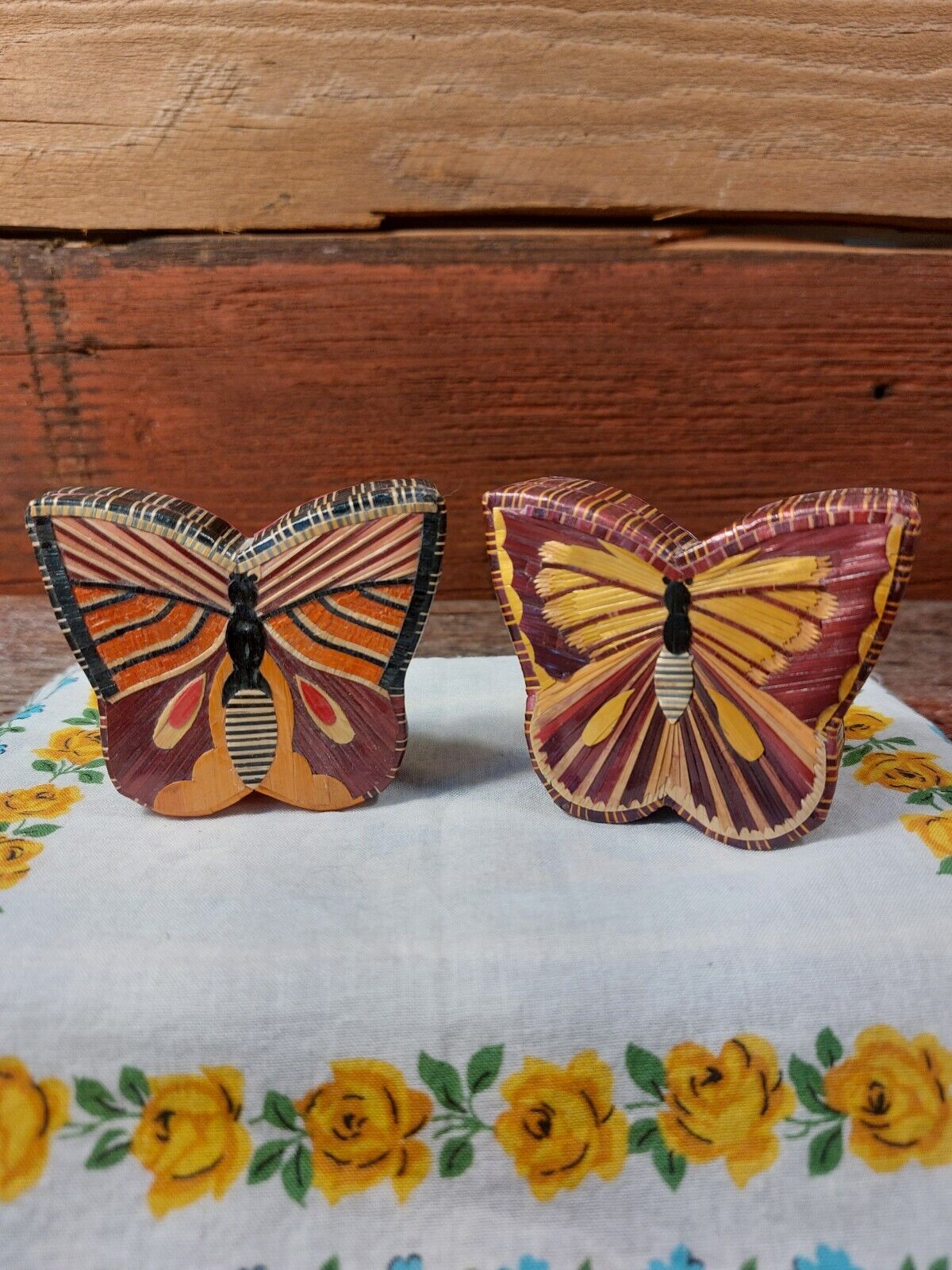 Set Of 2 Butterfly Trinket Boxes Made Of Grass And Silk Lined