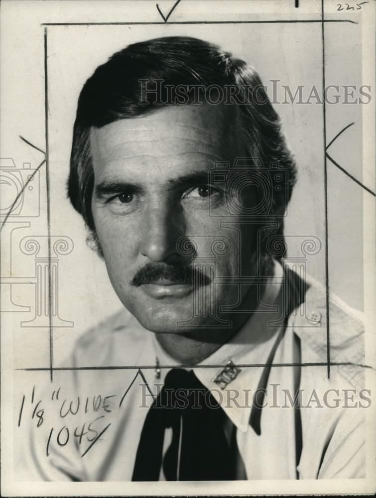 1971 Press Photo Actor Dennis Weaver in \