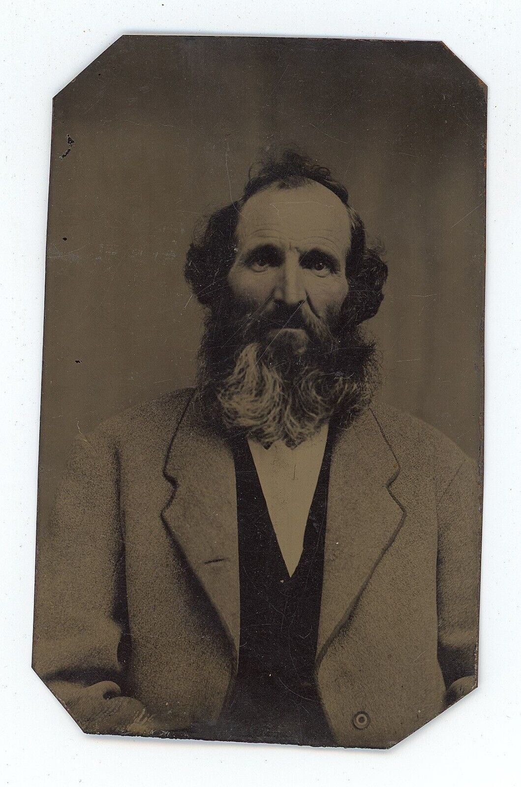 CIRCA 1860\'S 2.38X3.88 in 1/6 Plate TINTYPE Rugged Older Man With Full Beard