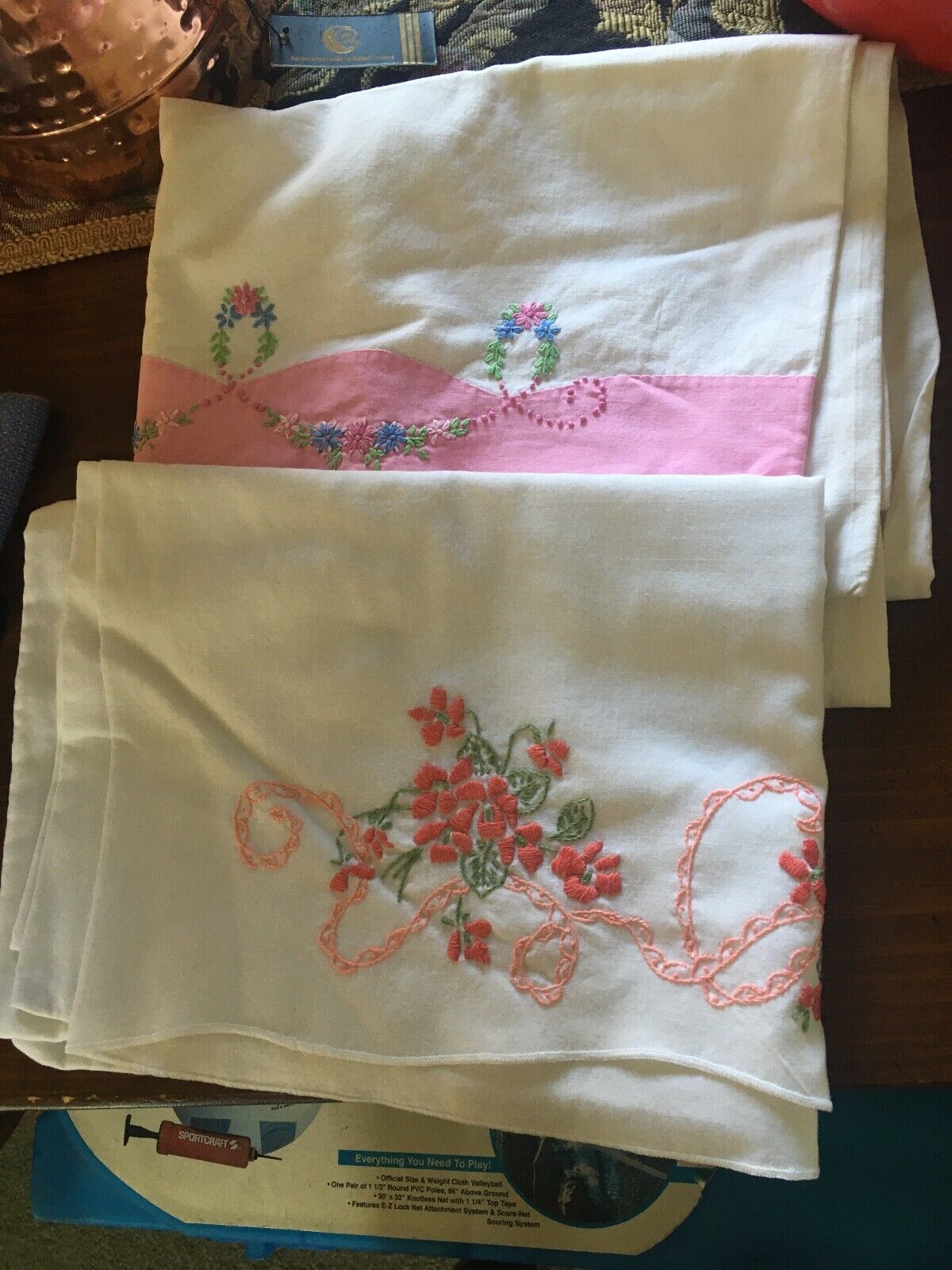 2 SUPER KEEN Vintage Embroidere FLORAL pillowcase Excellent