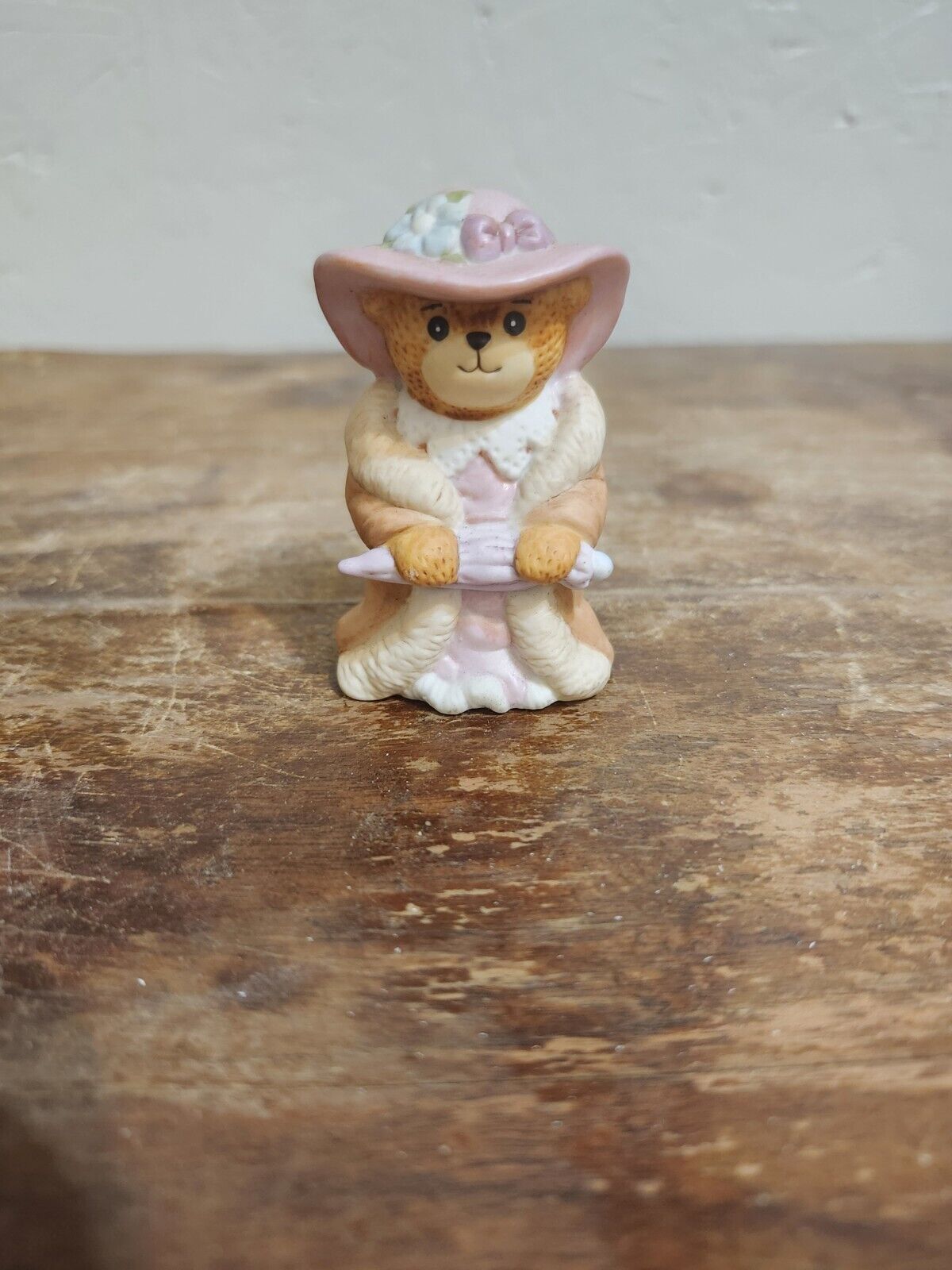 Vintage Enesco Lucy and Me Lucy Rigg Girl Bear With Big Hat And Umbrella 1986 