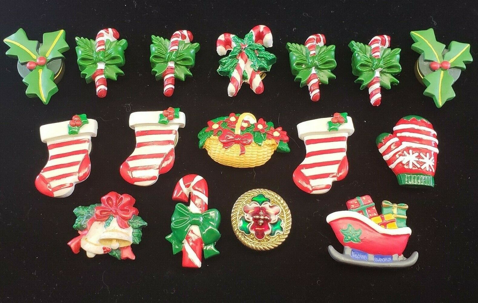Vintage to Now Christmas Holiday  Button Cover Lot Candy Cane Stockings MORE  🎄