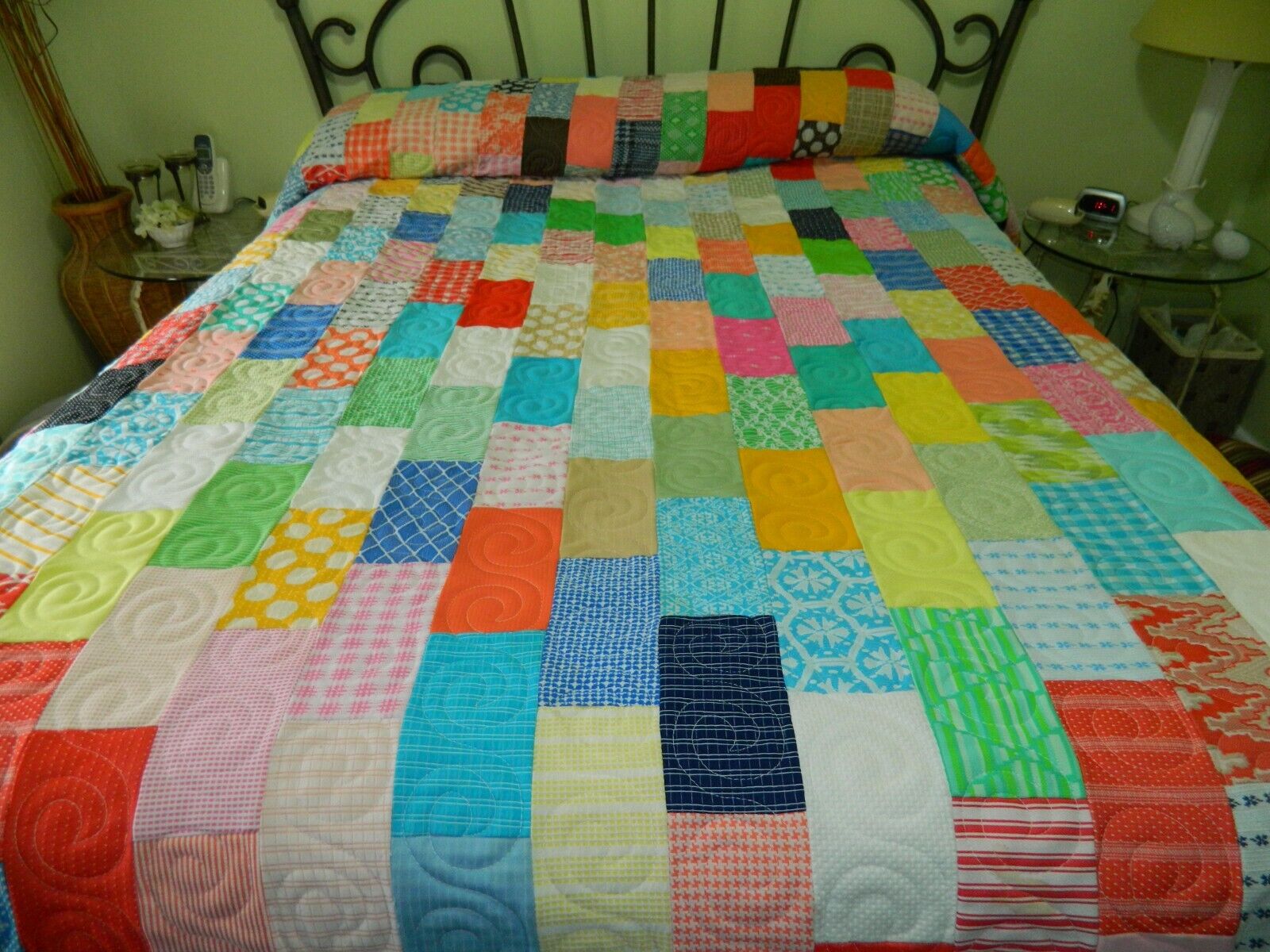 L-24 VINTAGE HAND CRAFTED FRINGED DOUBLE KNIT PATCHWORK BEDSPREAD/QUILT KING