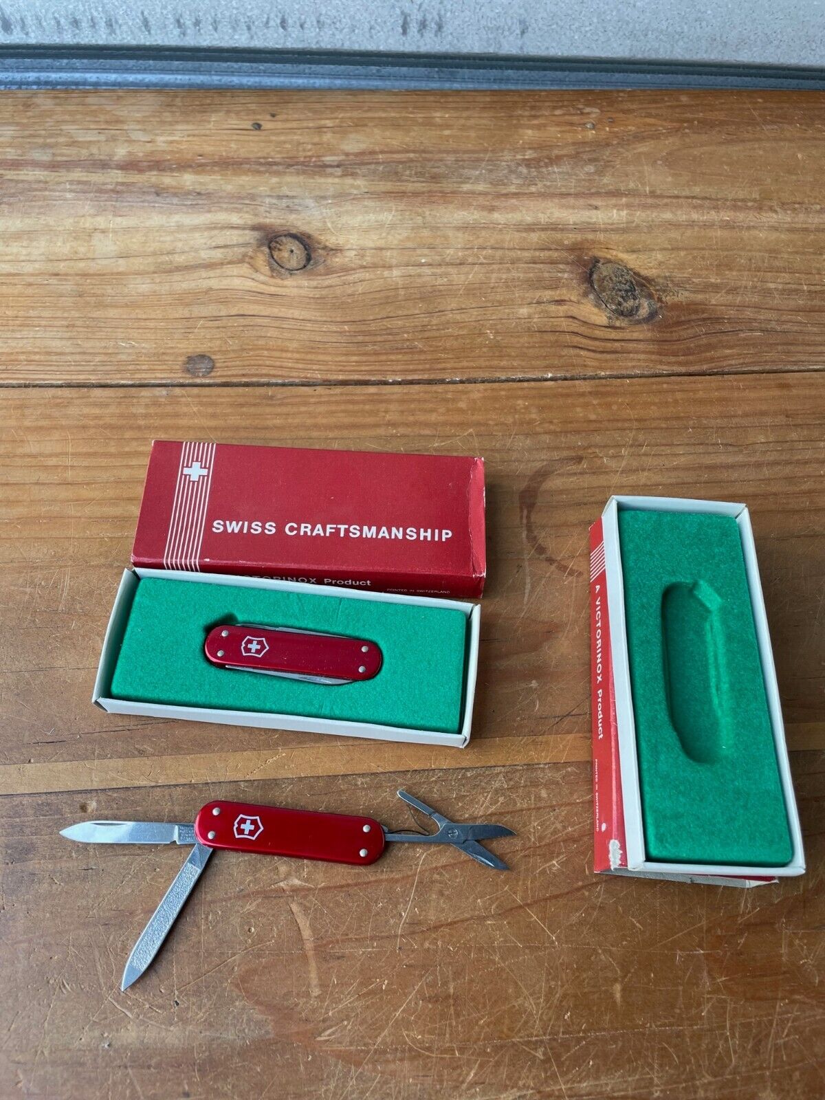 Lot of 2 NOS Vintage Victorinox Smooth Red ALOX Companion Swiss Army Knife