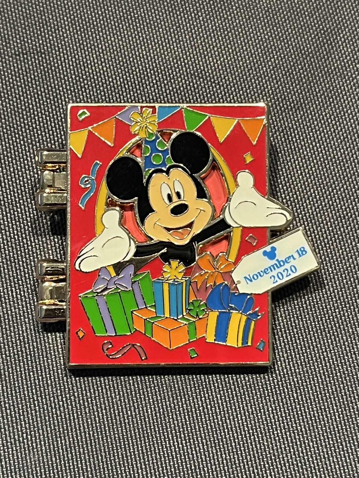 Disney pins HKDL Hong Kong Disneyland Mickey Mouse Happy Birthday 2020 Pin LE600