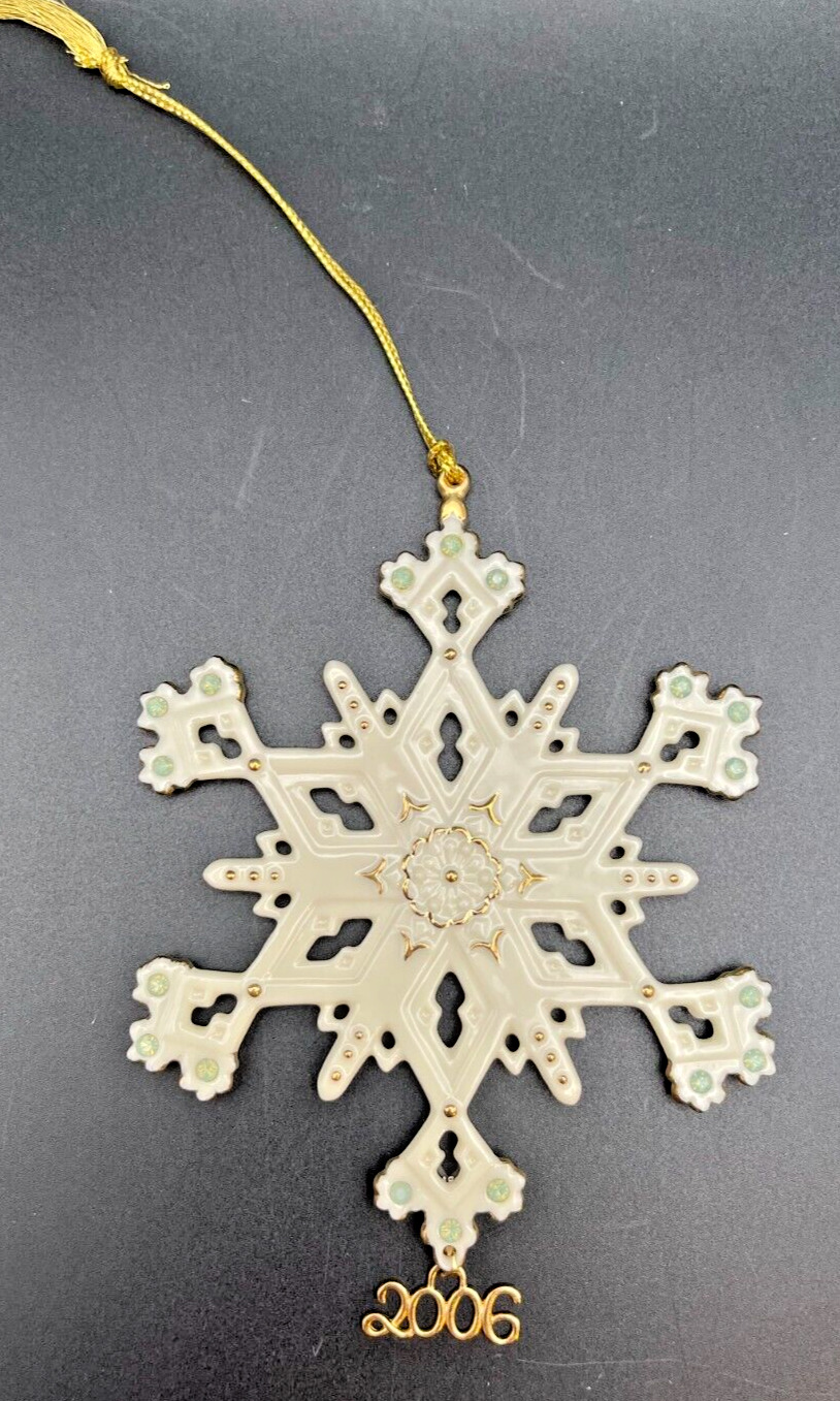 Lenox 2006 Annual Jeweled Porcelain Snowflake Ornament