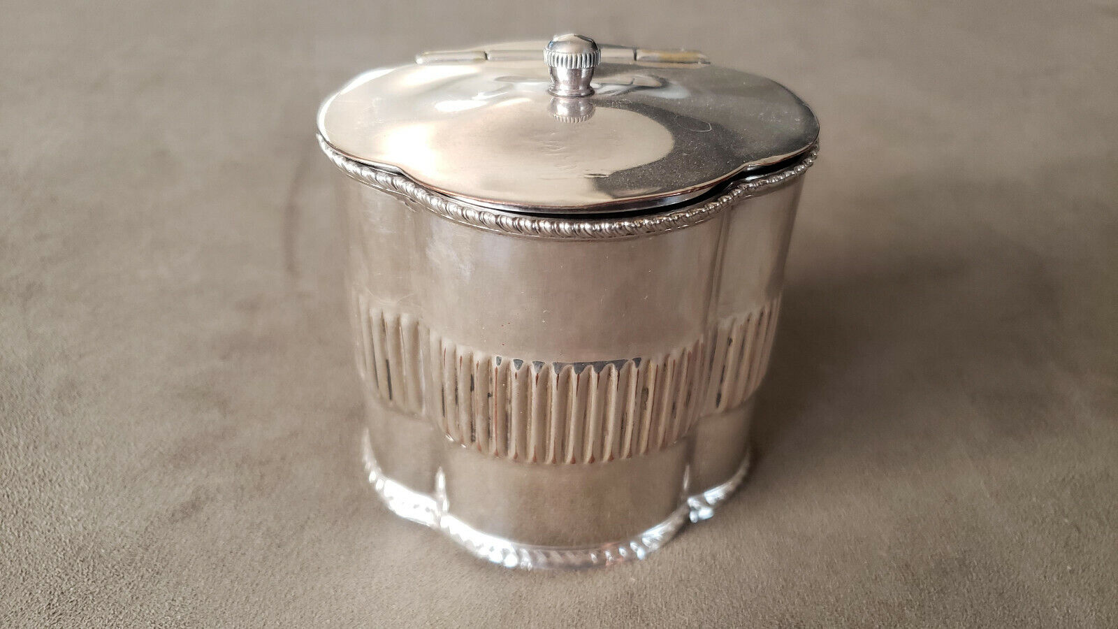 Rare Antique Victorian Silver Plated Powder Box from England. 3\