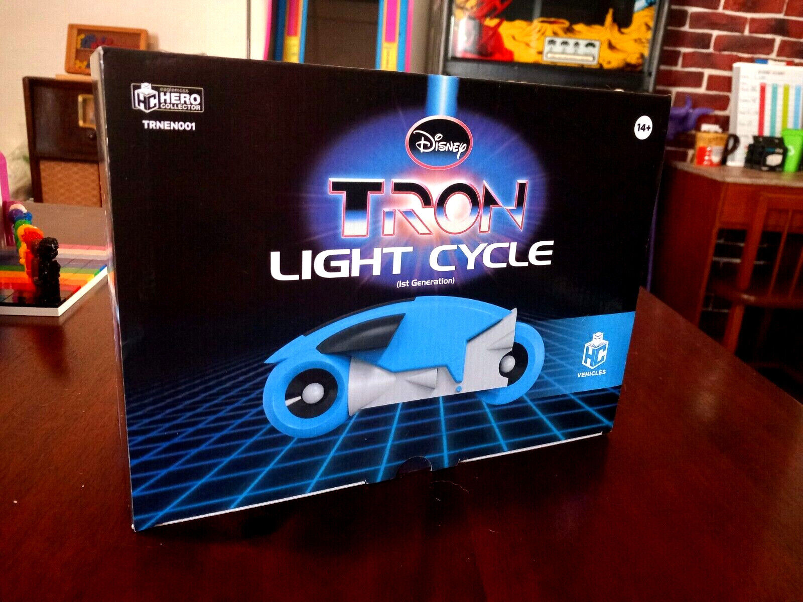🔥Eaglemoss Disney TRON Light Cycle with Display Stand Blue NEW - Ships from USA