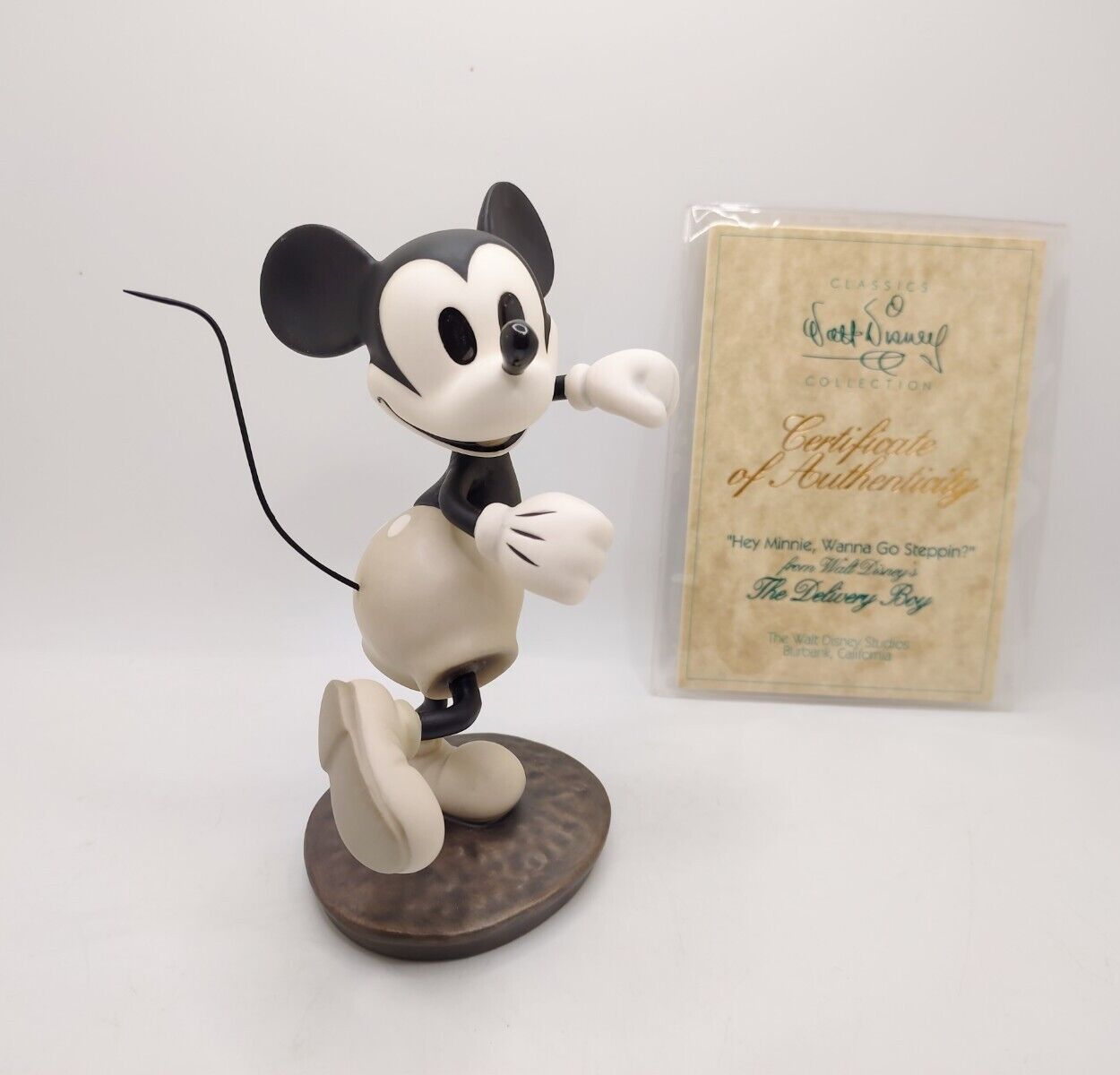 WDCC Mickey Mouse The Delivery Boy Mickey Hey Minnie Wanna Go Steppin? 1993 Clef